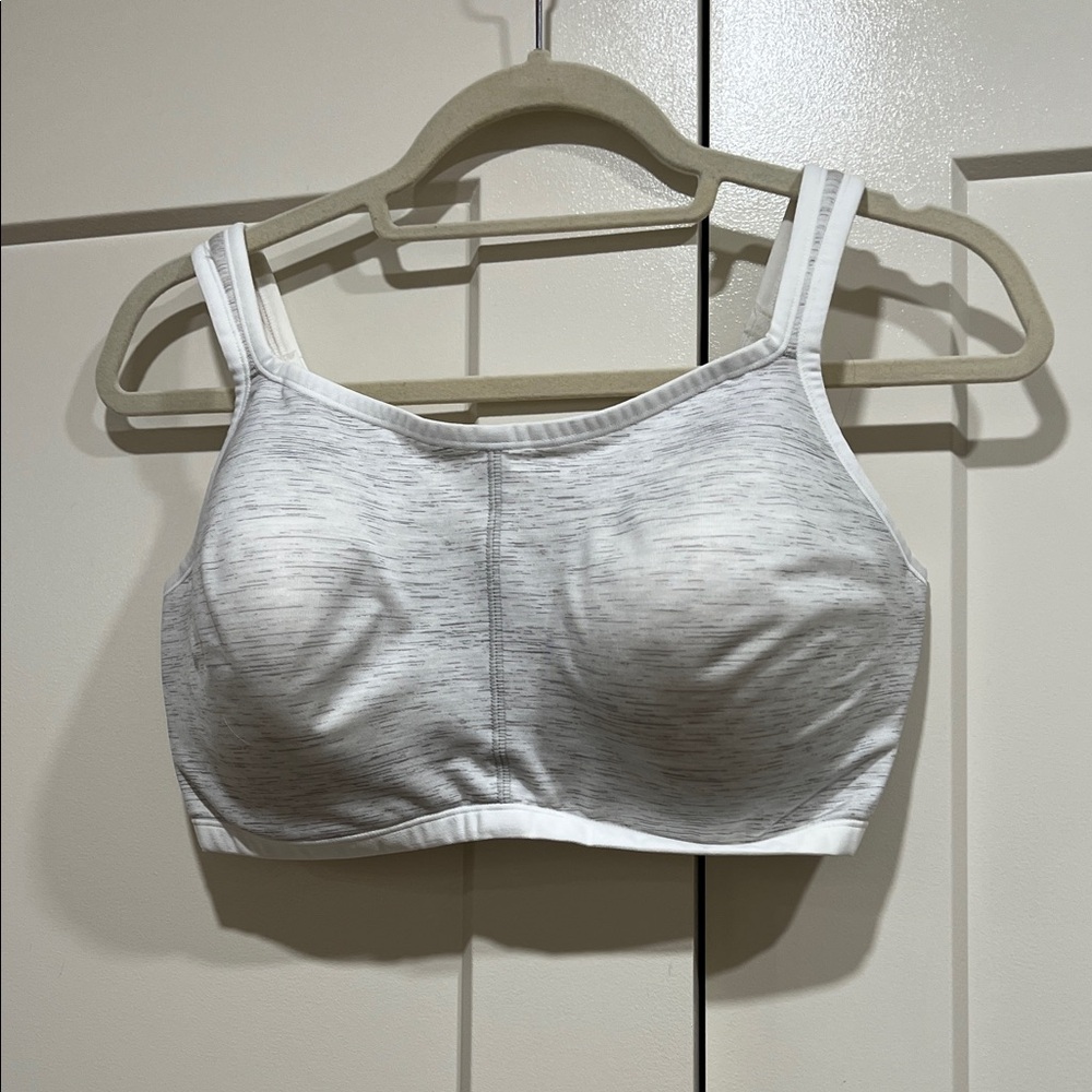 Natori Yogi Light Gray Sports Bra NWT Size 36DDD